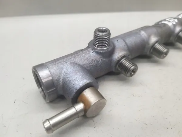 Rampa de combustible Bosch W205 C220 2.2 CDI A6510701595 image 4