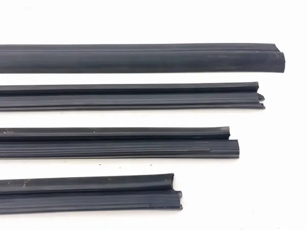 Mercedes-Benz A W169 Türfensterdichtung vorne OEM AMD213645 image 6