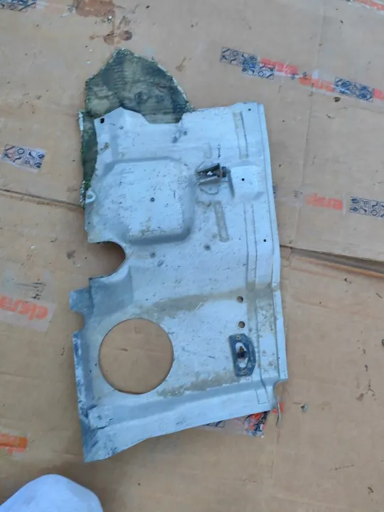 Mercedes W124 Motor-Schottwand-Abdeckung - Gebrauchtes OE-Teil image 4