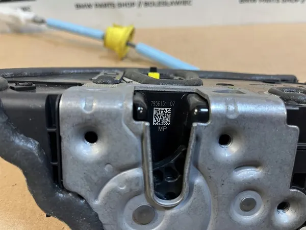 BMW F40 F44 Vänster Bakdörrslås 7446981 7956151 image 5