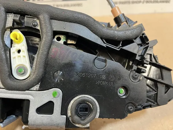 BMW F40 F44 Vänster Bakdörrslås 7446981 7956151 image 6