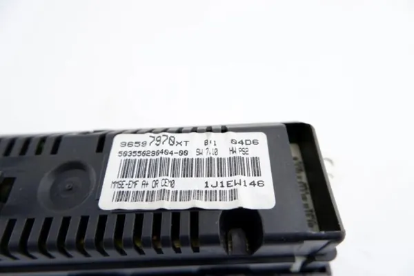 Pantalla de visualización Citroen C3 OEM 96597970xt - Usado image 3