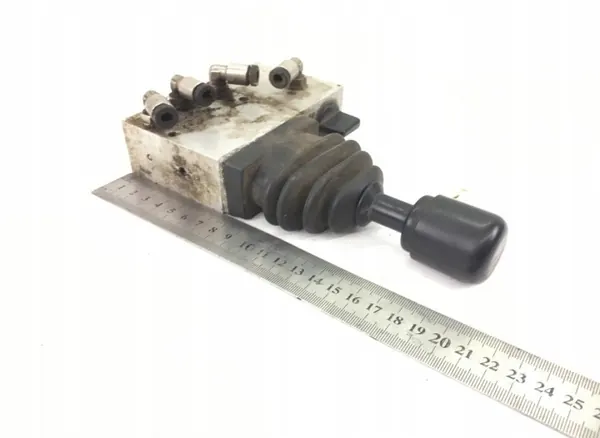 Gebruikte Volvo hydraulische hendel OEM 0009084 image 2