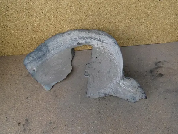 SKODA YETI Right Front Wheel Arch 5L0809962 5L0809958 image 4