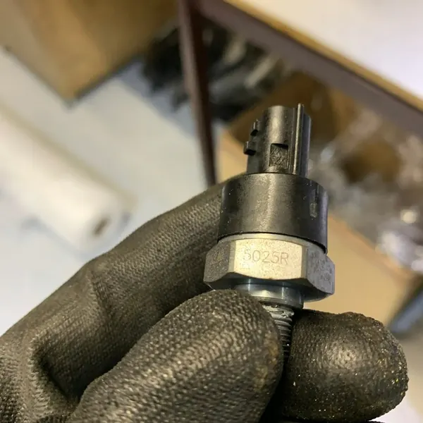 SENSOR RENAULT NISSAN DACIA MERCEDES 1.3 TCE 252405025R image 3