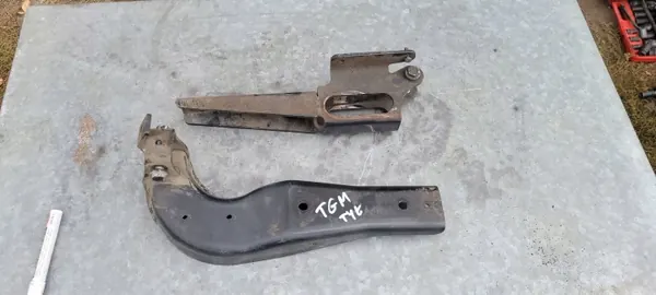 MAN Kabinenaufhängungs-Halterung OEM 25541558745555 image 3
