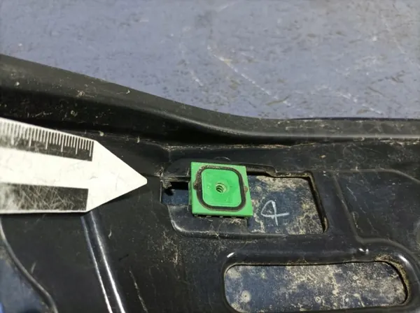 BMW X7 G07 Kofferklepspoiler OEM 7450608 - Gebruikt image 8