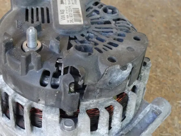 AUDI A3 8P GOLF VI 1.8 TFSI Vaihtovirtageneraattori 140A image 4
