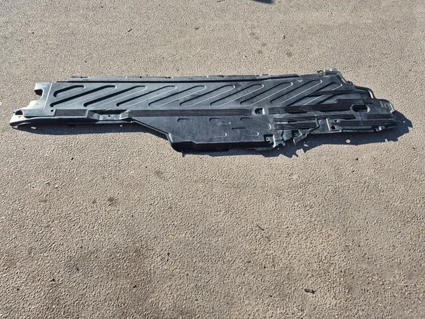 Vänster Underkörningsskydd 2056841900 Mercedes W205 image 3