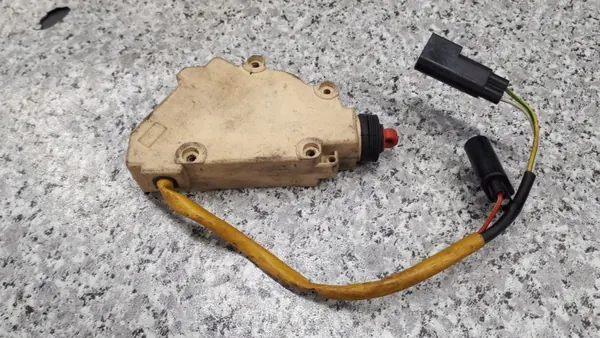Atuador de fecho central Ford Fiesta Mk3 OEM 90FG220A20AB image 3