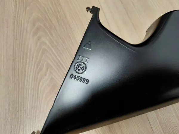 Tesla Model Y Garniture Bas Miroir Droit OEM 2020+ image 3