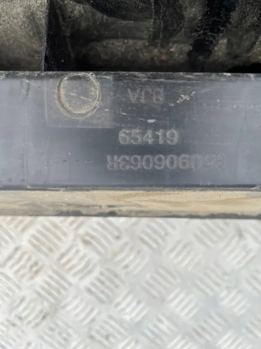 OEM 850906063R Traverse de Pare-chocs Arrière Renault Clio V image 4