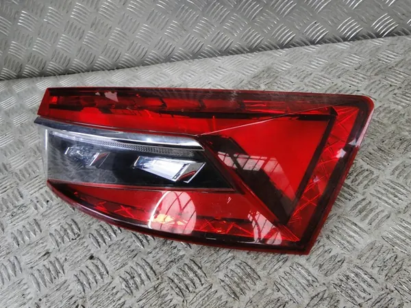 Lámpara Trasera Derecha Skoda Superb III image 3