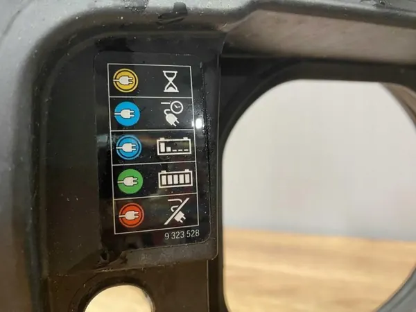 BMW Polttoainekansi OEM 9323528 iX3 2024 image 6