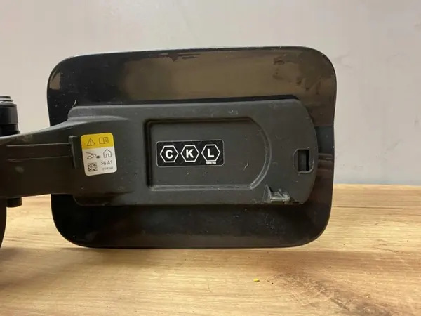 BMW Polttoainekansi OEM 9323528 iX3 2024 image 7