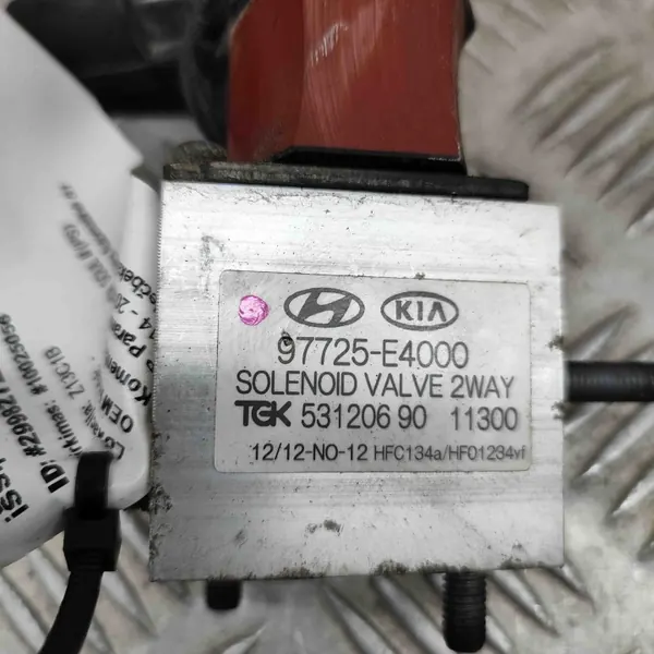 Kia A/C Expansionsventil OEM 97725E4000 - Gebraucht image 5