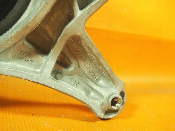 Audi A5 8T Rechte Stoßdämpferaufnahme OEM 8k0412384f image 7