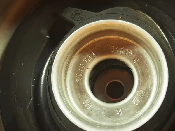 Audi A5 8T Rechte Stoßdämpferaufnahme OEM 8k0412384f image 8