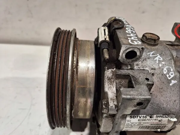 Compressore aria condizionata Dacia Logan I 1.4 8V OEM 8200866443 image 4