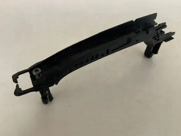 Audi A5 Etu oikea ovenkahvankehyks OEM 8W0837205 image 2