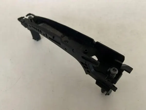 Audi A5 Etu oikea ovenkahvankehyks OEM 8W0837205 image 5