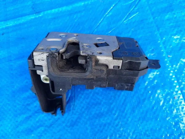 OPEL Astra H Zafira B Vänster Framdörrslås 13220371 WX image 2