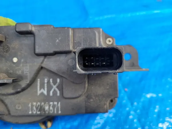 OPEL Astra H Zafira B Vänster Framdörrslås 13220371 WX image 3