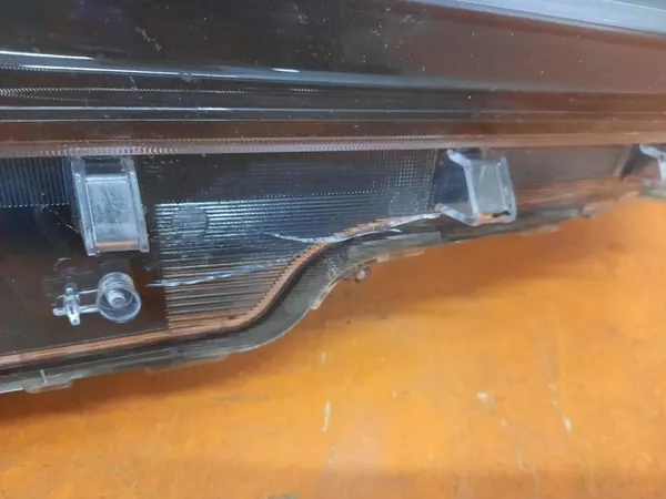 Faros Derecho Toyota Corolla E21 Lift 81110-02X10 image 5