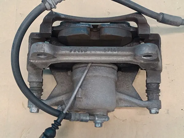 Skoda Superb B8 (3V) 2017 Oikea Etujarrusatula image 9