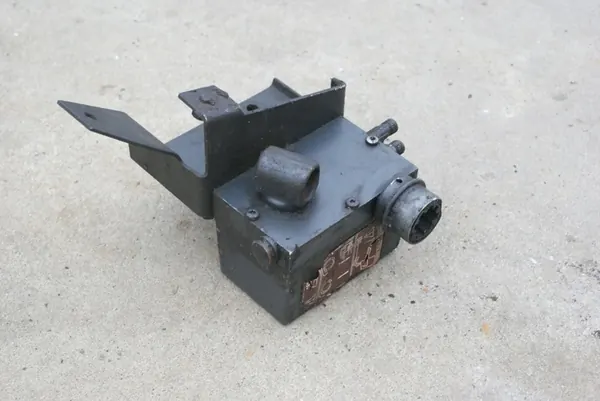 Pompe de levage de cabine Iveco Stralis, OEM 7382044 image 2