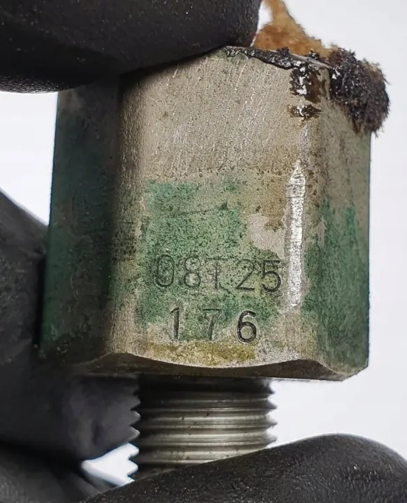Sensor Presión Aceite Jaguar OEM 08T25176 - Usado image 4