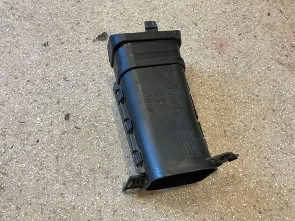 Ilmanotto vasen etu OEM 9477025 BMW G26:lle image 9