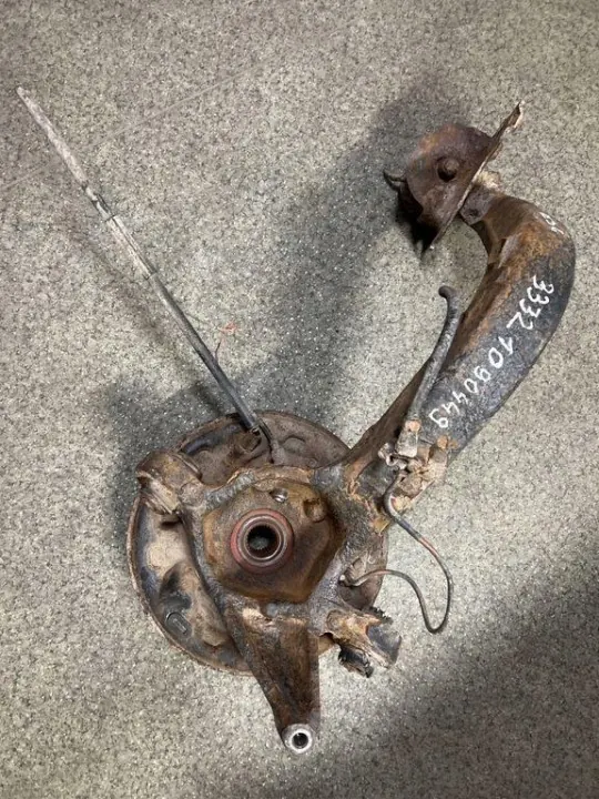 Buje rueda trasera derecha BMW 3 E36 OEM 33321090449 image 2