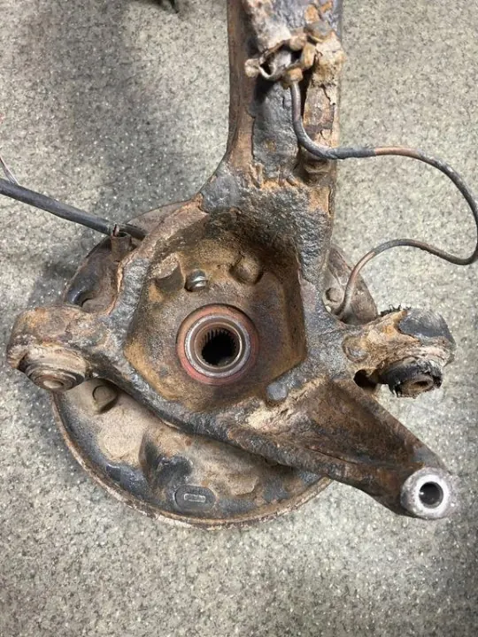 Buje rueda trasera derecha BMW 3 E36 OEM 33321090449 image 3