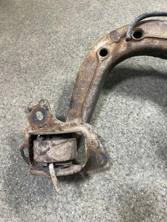 Buje rueda trasera derecha BMW 3 E36 OEM 33321090449 image 4