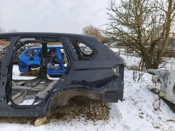 Höger bakskärm OEM 7352049 BMW X5 image 10