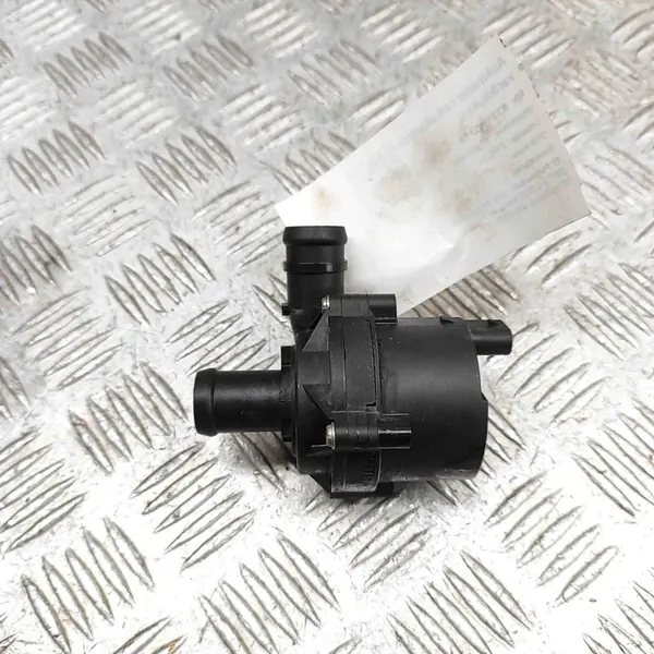 Vattenpump VW Golf 8 VIII 2.0TSI image 3