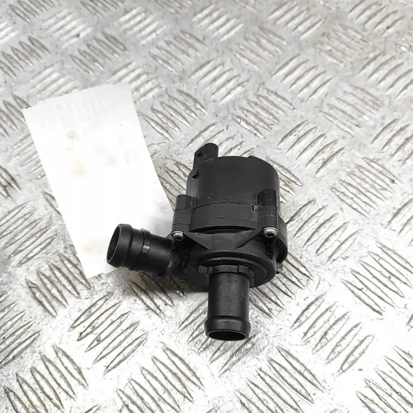 Vattenpump VW Golf 8 VIII 2.0TSI image 4