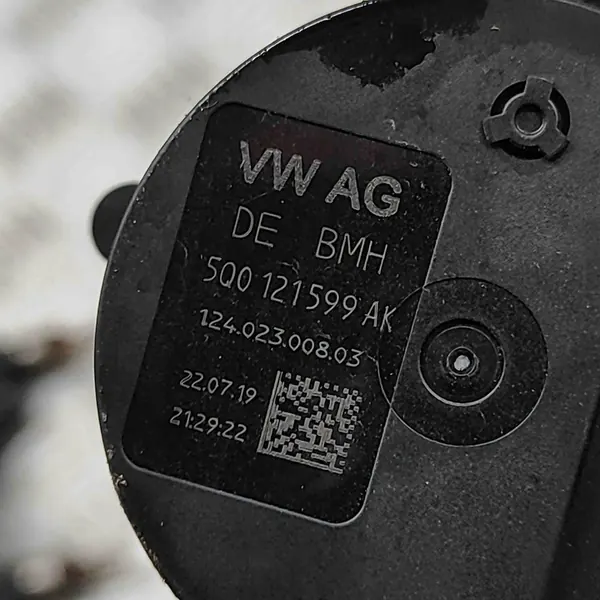 Vattenpump VW Golf 8 VIII 2.0TSI image 6