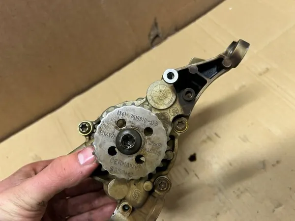 BMW Oliepomp OEM 7519870 voor 5 Serie 523i image 5