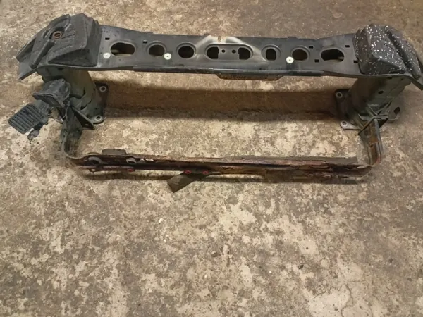 OEM BELKA ZDERZAKA Etupuskurin Vahvike Ford Focus MK3 image 2