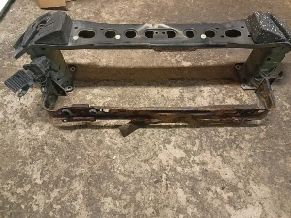 OEM BELKA ZDERZAKA Etupuskurin Vahvike Ford Focus MK3 image 3