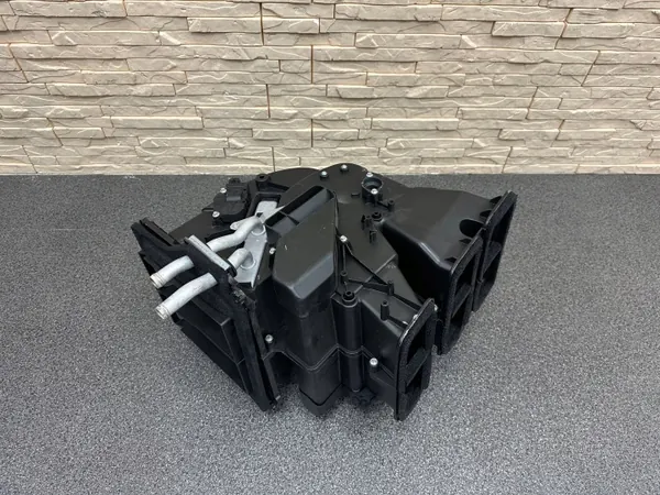McLaren 720S Värmefläktlåda OEM 13A3588CP image 2