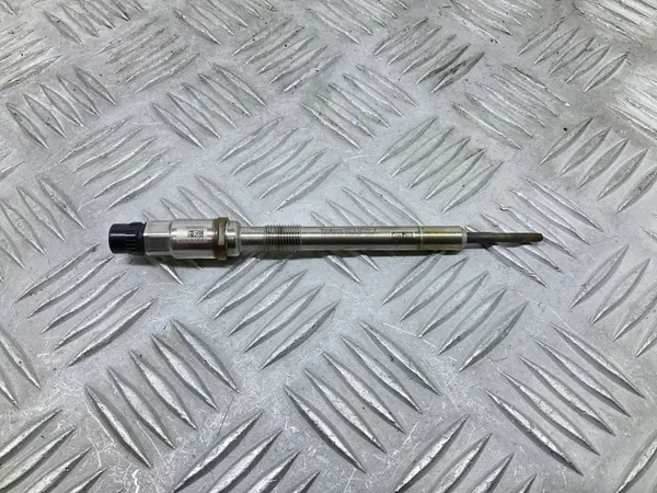 Bujía de precalentamiento Audi 2.0 TDI OEM 03L905061G image 2