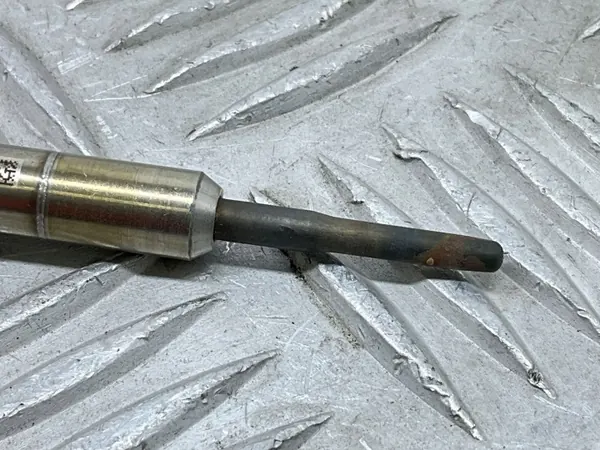 Bujía de precalentamiento Audi 2.0 TDI OEM 03L905061G image 3