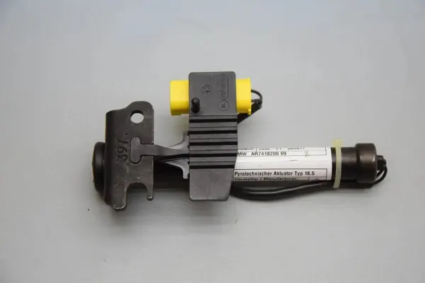 Cartouche de charnière capot BMW X5 G05 OEM 7418200 image 2