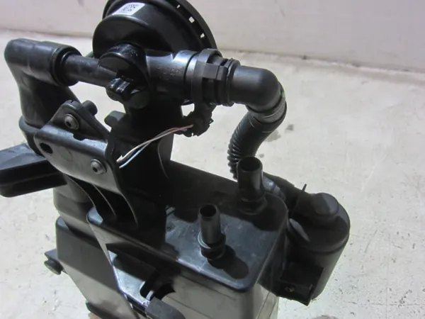 BMW 7 F01 F02 N55 Koolstoffilter OEM 16137185153 image 7