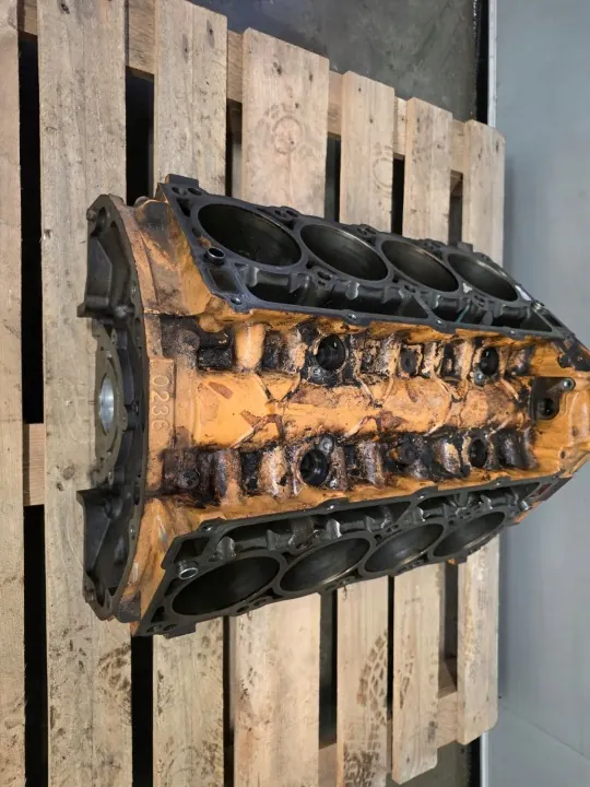 Dodge 6.4 SRT HEMI V8 motorblocksbord OEM image 7