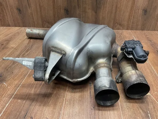 Porsche Macan 95B Pakoputken vaimennin OEM 95b253612p image 4