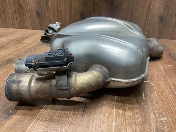 Porsche Macan 95B Pakoputken vaimennin OEM 95b253612p image 5